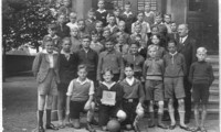 1938 Klasse 8 mit Klassenlehrerin