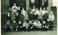 1966 Klasse1 mit Lehrerin
