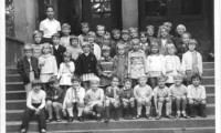 1971 Klasse 1 mit Lehrerin